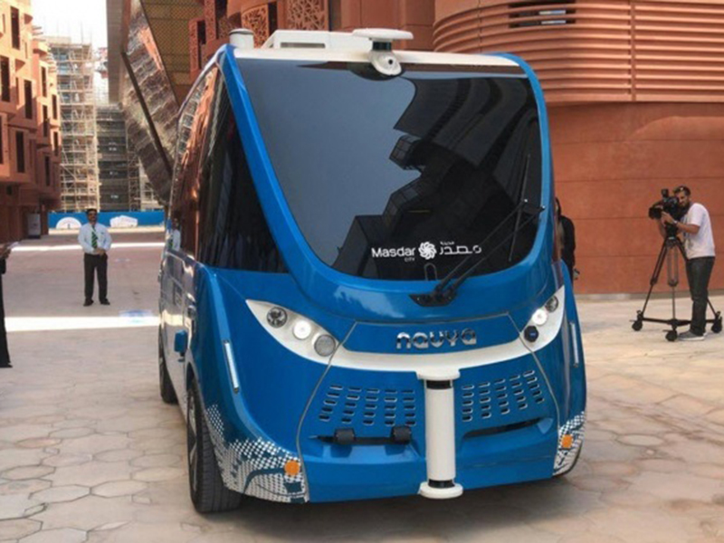 اضغط لمشاهدة الفيديو: مدينة مصدر أبوظبي تعتمد أول سيارة ذاتية القيادة